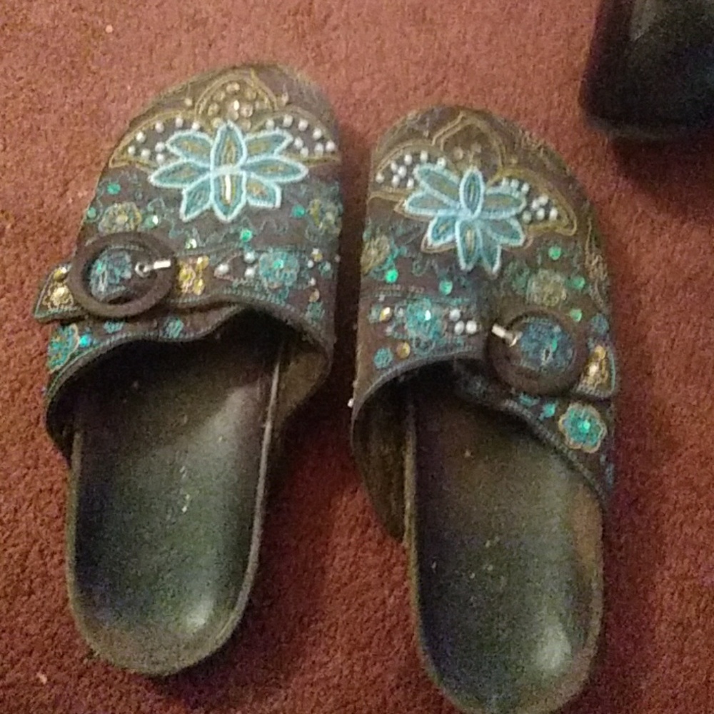 Unique clogs